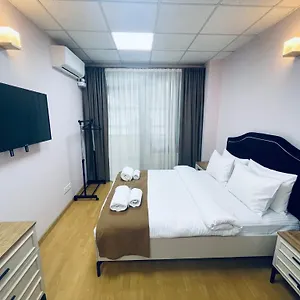 3* Отель Four Seasons